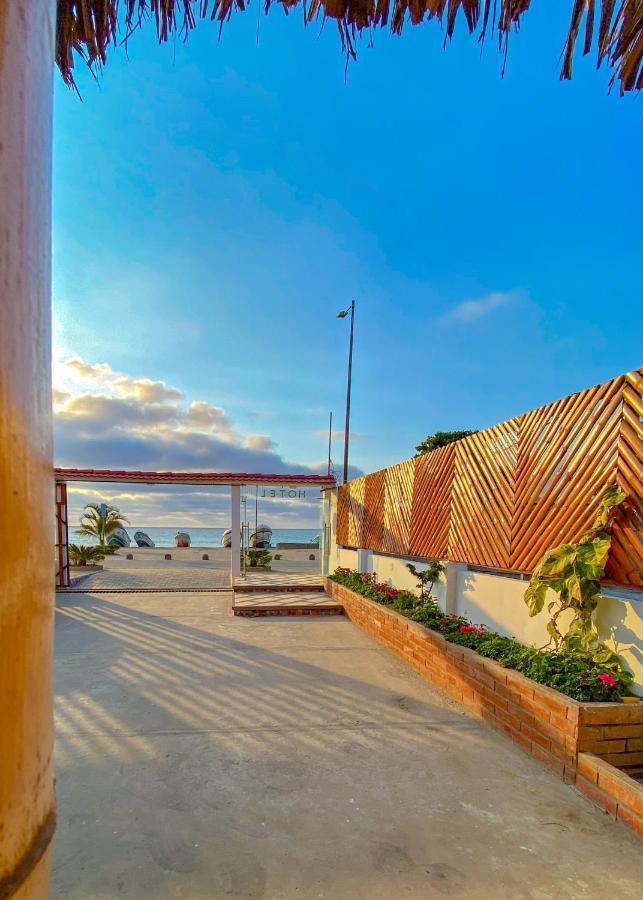 Whale House Hotel Puerto Lopez Exterior photo