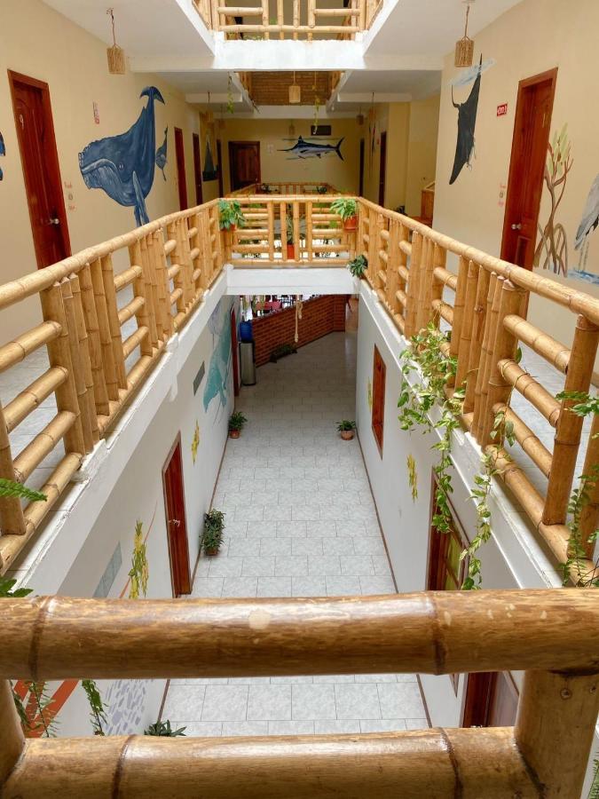Whale House Hotel Puerto Lopez Exterior photo