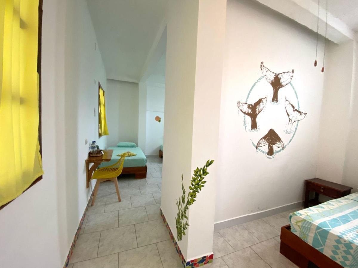 Whale House Hotel Puerto Lopez Exterior photo