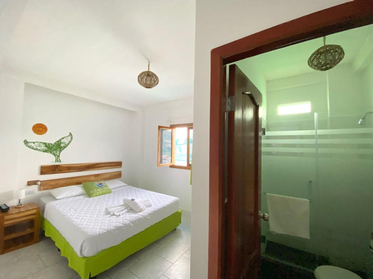 Whale House Hotel Puerto Lopez Exterior photo