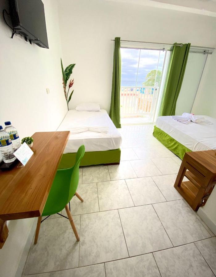 Whale House Hotel Puerto Lopez Exterior photo